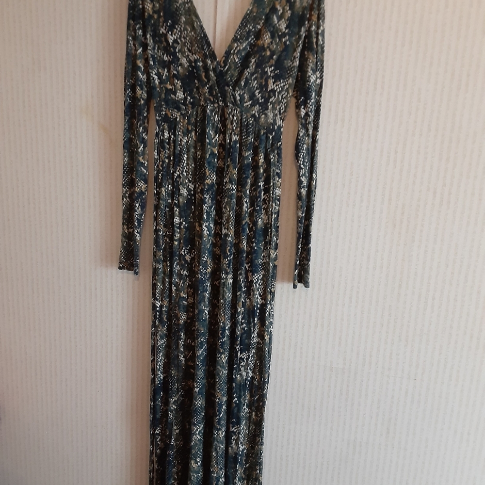 Long sleeve maternity dress